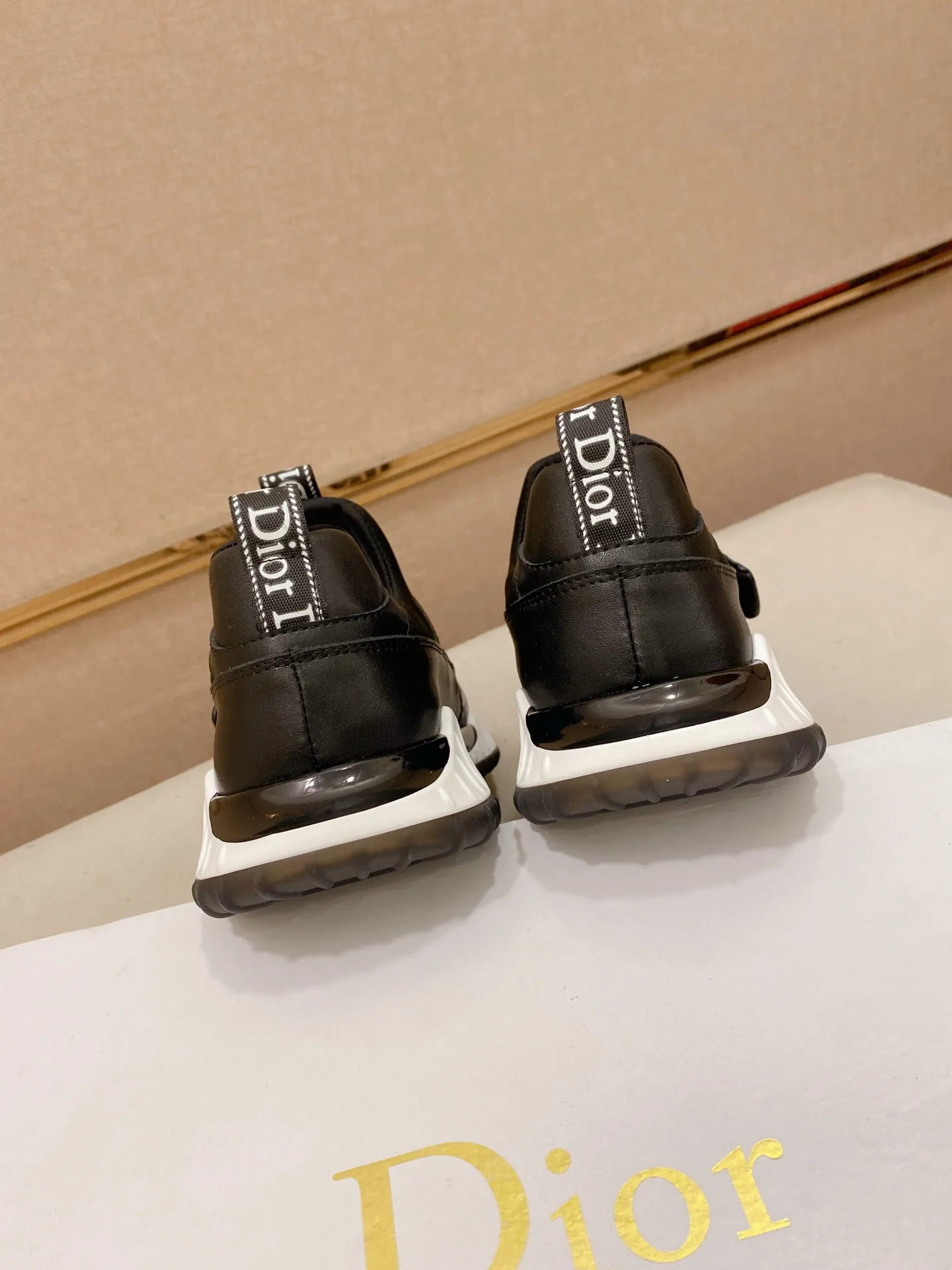 Factory price: 440💰[Dior·Dior] New casual sports style men's shoes, new spring and summer design, perfect workmanship, lace-up lazy style to create wardrobe quality, upper: imported cowhide, sheepskin lining is soft and comfortable, ultra-light TPU wear-resistant outsole, simple, versatile fashion men's shoes, excellent color code number 38--44. (Can be customized for 45 non-refundable)